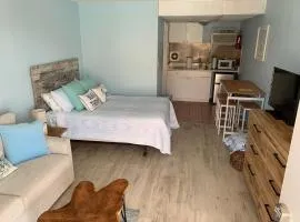 Amazing condo 2 min to beach!