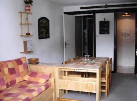 Résidence Les Mélèzes - 2 Pièces 4 Personnes MAE-8740，位于Champcella的酒店