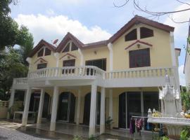 Private well priced Guesthouse available to rent，位于帕干岛的酒店