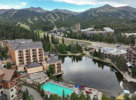 NEW! Marriott Slope View Ski in Ski Out Luxury Studio Sleeps 4 Full kitchen, Amenities & Parking，位于布雷肯里奇的公寓式酒店