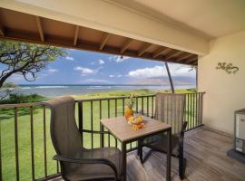 Waiohuli Beach Hale D227 - Aloha La'i - Oceanfront/1b1b/Wifi/AC/Cable/Pool/Extras，位于基黑的酒店