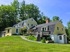 Private Tavern, Hot Tub, 8-Fireplaces, Spa Baths, Fire Pit, Baths Ensuite - Shop or Ski!