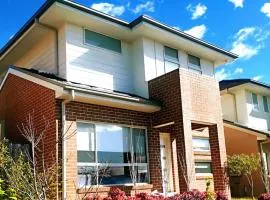 Kellyville Adorable 5Br - Closed to Shops & Parks