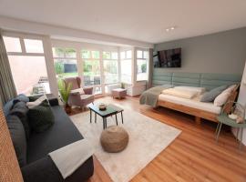 FreiTraum Apartments No3 City mit eigenem Garten，位于萨勒河畔巴特诺伊施塔特的酒店