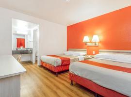 第6凤凰城西汽车旅馆，位于凤凰城的酒店