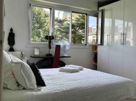 Private bedrooms near Eiffel Tower，位于巴黎的酒店