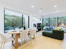 Stylish 4BR Family Townhouse with Private Courtyard