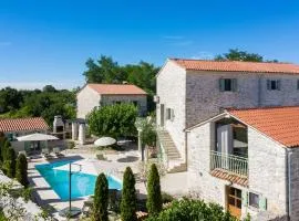 Villa Stanza Campitelli for up to 21 people in Central Istria with private pool and pet friendly