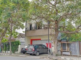 Kediri Homes Guest House，位于谏义里的酒店