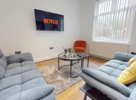 4Bed and 4Bath House near City Centre with Free WiFi