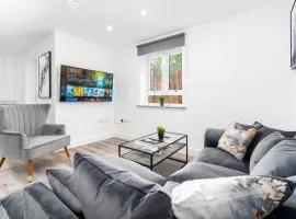 Two Bedroom Apartment - Balcony - Secure Parking - Top Rated - Underfloor Heating - 2MC