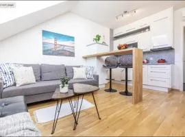 Minimalist's Dream - sunny cozy studio in New Town