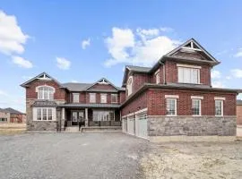 Prime Peterborough - 4BR and Office, Newly Renovated
