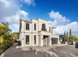 French Royal Experience 5B3B Grand House 3Parking，位于Rochedale的酒店