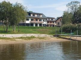 Lipno Apartments BERGMAX, Ski Areál Lipno 16min dojezd - Resort Malé Lipno s terasou a zahrádkou, parking free，位于塞尔纳珀苏马维的度假村