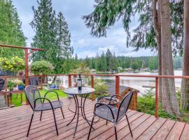 Lakefront Snohomish Home about 13 Mi to Historic Dtwn，位于Lake Stevens的酒店