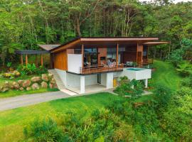 Villa Morpho - Luxury Jungle House at Ecolirios Green Community，位于Guácimo的酒店