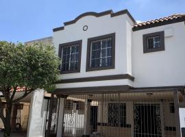 Spacious 4-bedroom house in beautiful Ciudad General Escobedo with WiFi, AC，位于蒙特雷的酒店