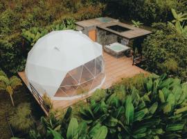 Encanto del Arco Glamping，位于Pijao的酒店
