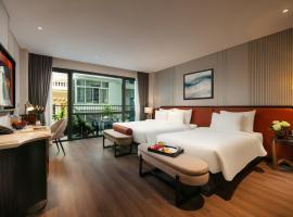 Le Premier Hotel & Rooftop Bar，位于河内的酒店