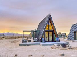 Stardust Big Bend Luxury A-Frame#8 with a fab view，位于特灵瓜的酒店