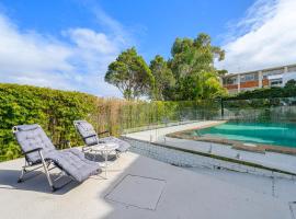 Collaroy 3Br Beach Home with Large Pool First Floor，位于Collaroy的酒店