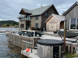 Amundøya Boathouse，位于Vadsteinsvik的酒店
