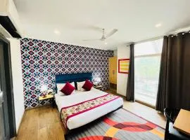 Qotel Comfort Chattarpur - Opposite Tivoli Garden Near Chattarpur Metro