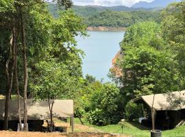 Belihuloya Adventure Camp By Eco Team，位于贝里胡罗亚的豪华帐篷营地