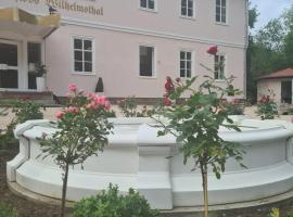Schlosshotel Wilhelmsthal，位于Calden的酒店