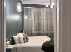 Entire Townhouse in Heart of Echuca's Port CBD - Treehouse Hideouts - 15 guest capacity