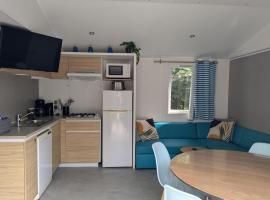 Cozy Tiny SolHouse 7 - Near Groningen - 5 Star Location，位于Kropswolde的度假村