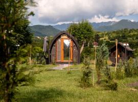 Glamp In Style Pods Resort，位于布朗的度假屋