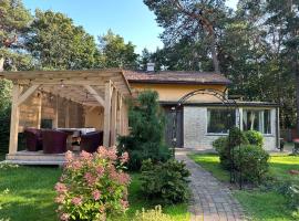 House By The Sea With Hot Tub，位于里加的酒店