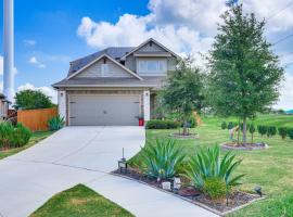 Large Fenced Yard Family-Friendly Kyle Home，位于凯尔的酒店