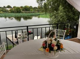 La nuferi lac to Therme & Aeroport Otopeni，位于斯纳戈夫的酒店