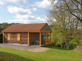 Les Chalets de la MARGERIDE，位于Blavignac的汽车旅馆