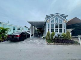 Spectacular Modern Key Largo Home，位于基拉戈的酒店