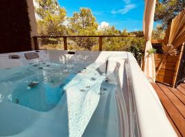 LOVE ROOM Tente Lodge spa MFG chez C&C, exclusivement réservée aux ADULTES，位于Cantaron的豪华帐篷