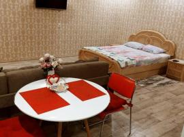 VIP 2 Квартира-студия 1ком，位于乌拉尔斯克的酒店