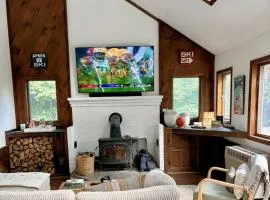 Bearly Lodge, 5 Minutes to Lodges, Hot Tub, Newly Renovated