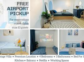 Heart of Hoan Kiem-RARE 5BR Private house unique design travel hub 13pax，位于河内的酒店