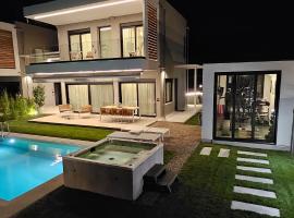 Estellar Villas, 50meters from the Sea，位于新马尔马拉斯的酒店