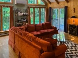 Secluded Mountain House，位于Forest Farms的酒店