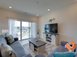Bayfront Condo with Pool Access, Near Rehoboth Beach，位于The Plantations的酒店