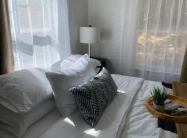 Casita Needles with Jacuzzi, Firepit, Boat Parking，位于针城的酒店