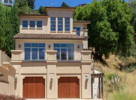Luxury Berkeley Hills Villa with Bay View, Steam Room, 15 Mins to SF，位于伯克利的酒店