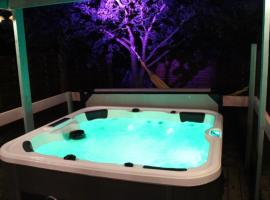 CHALET CARAIBES SPA Privatif，位于Clermont-Cr&eacute;ans的Spa酒店