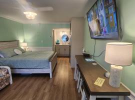 Bogue Shores "Salty Air Oasis"，位于大西洋滩的酒店