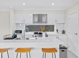 Leppington Two-Level 4Br near Village & Woolworths